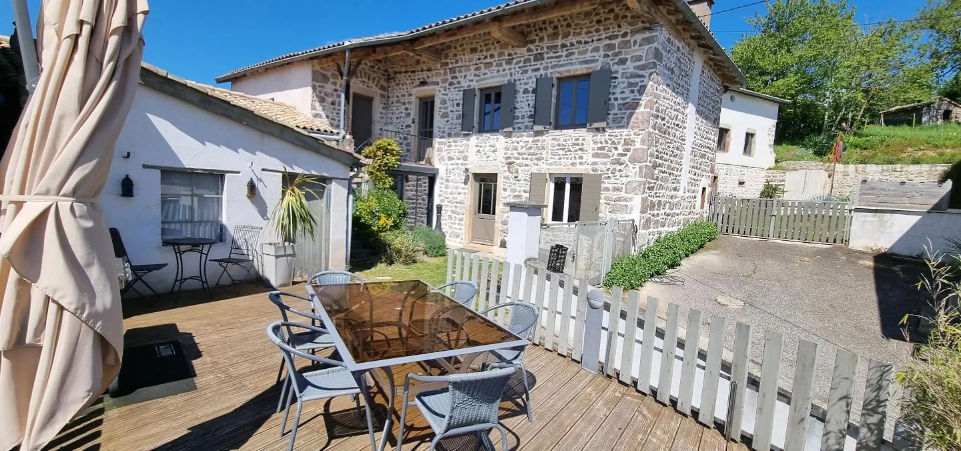 O Beaujolais Chiroubles Villa France